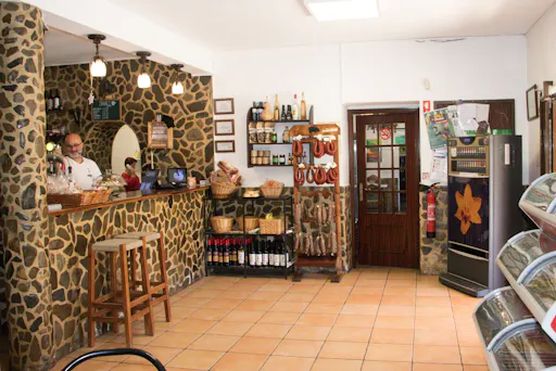 Serra do Caldeirão by 4x4 with seasonal swim stop