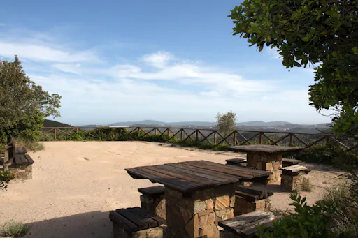 Serra do Caldeirão by 4x4 with seasonal swim stop
