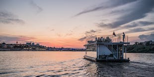 Crociera al tramonto a Varsavia su iBarka con prosecco