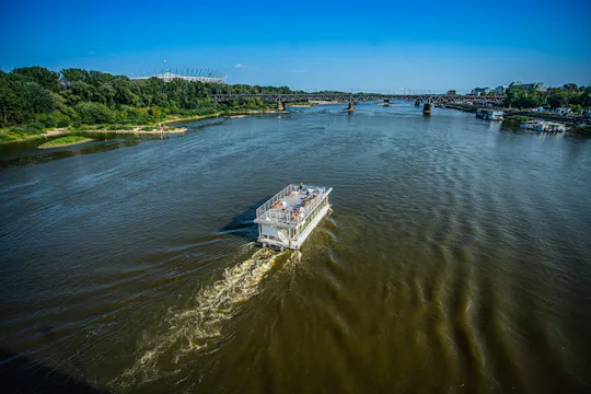 Cruzeiro panorâmico público de Varsóvia no Rio Vístula