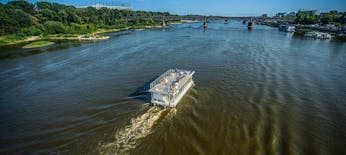 Openbare panoramische cruise van Warschau op de rivier de Wisla