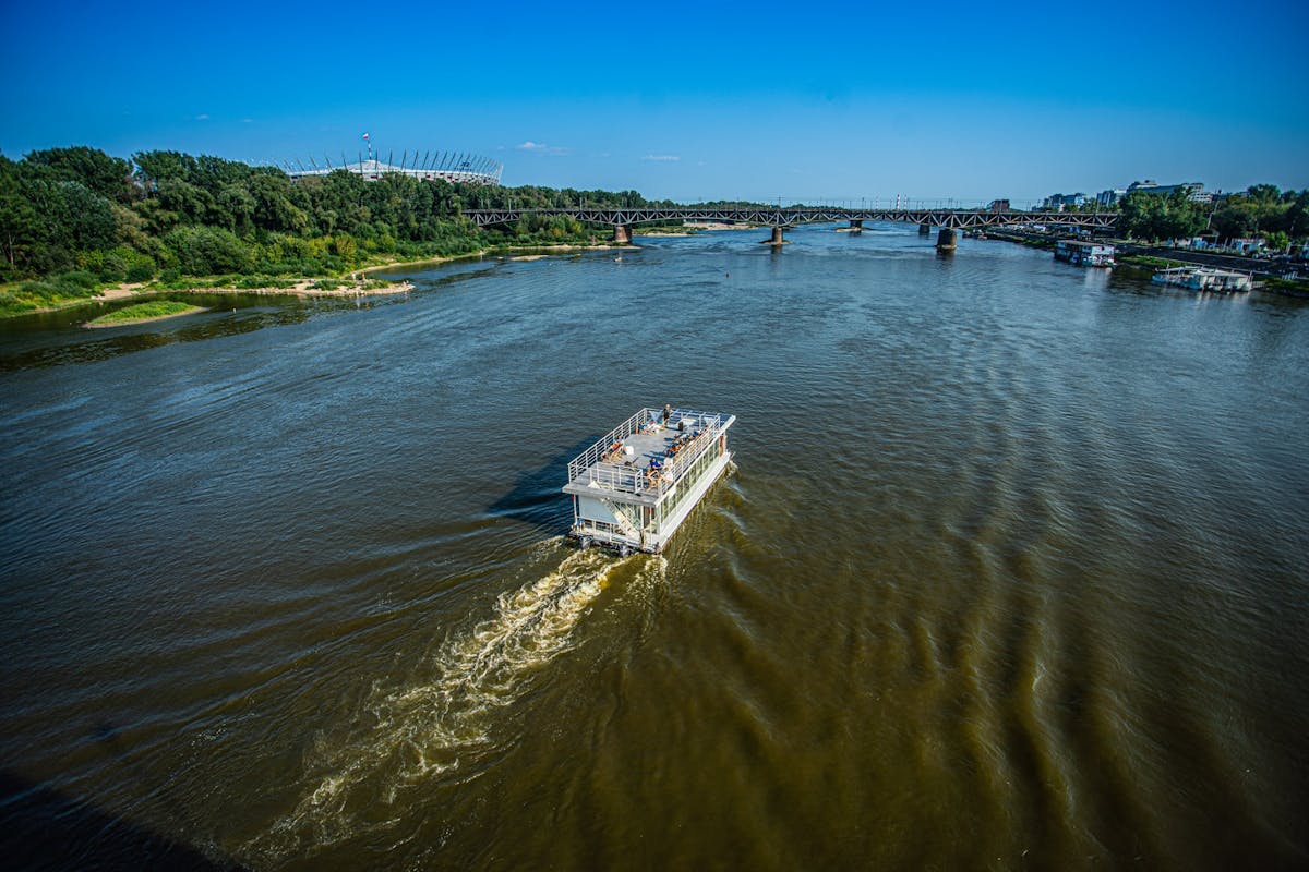 Openbare panoramische cruise van Warschau op de rivier de Wisla