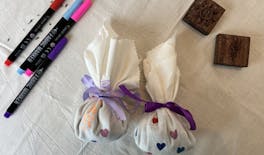Atelier de fabrication de sachets de lavande à Aix-en-Provence