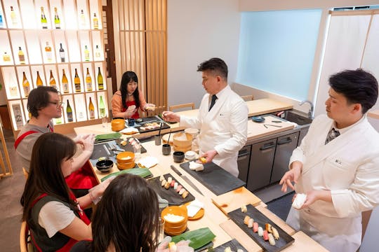 Esperienza di preparazione del sushi a Kyoto con uno chef professionista