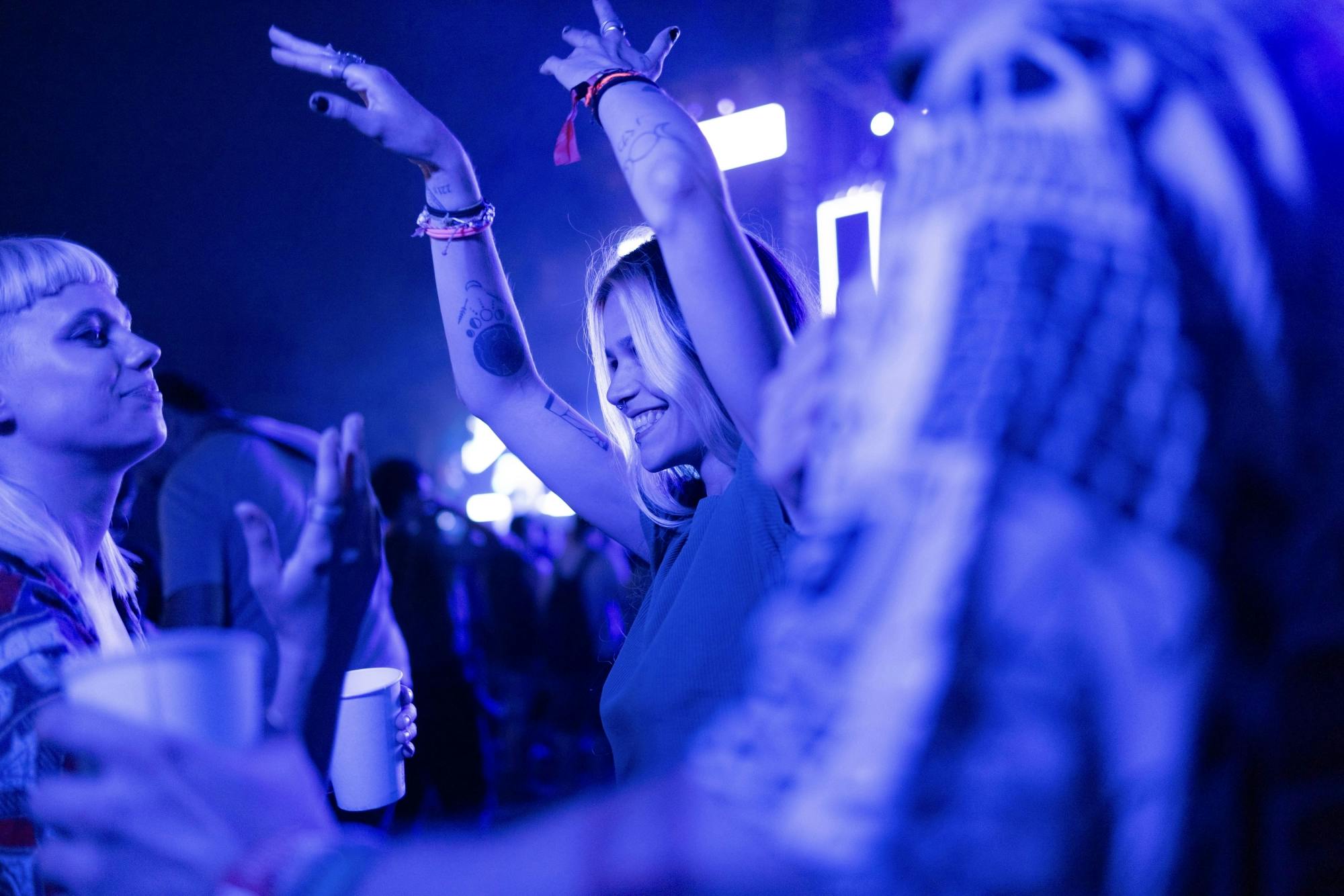 Transport to Carvoeiro Black and White Night in the Algarve