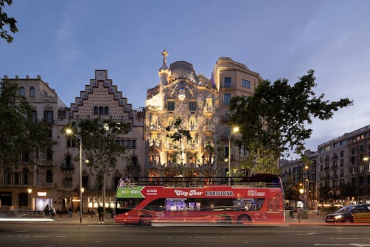 Barcelona night bus tour with live guide