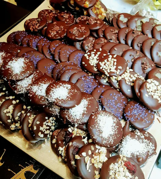 Recorrido gastronómico por Toulouse con especialidades locales y comida completa.