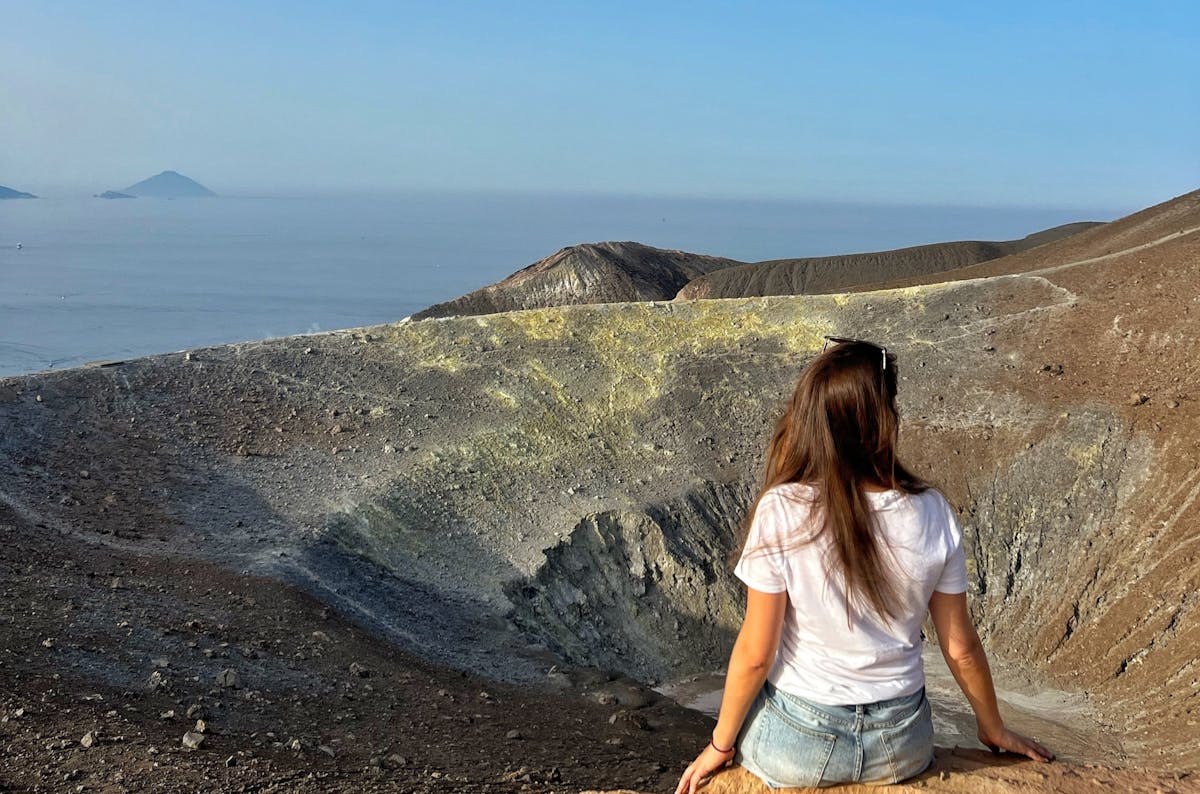 Guided hike to the great crater of Vulcano Island
