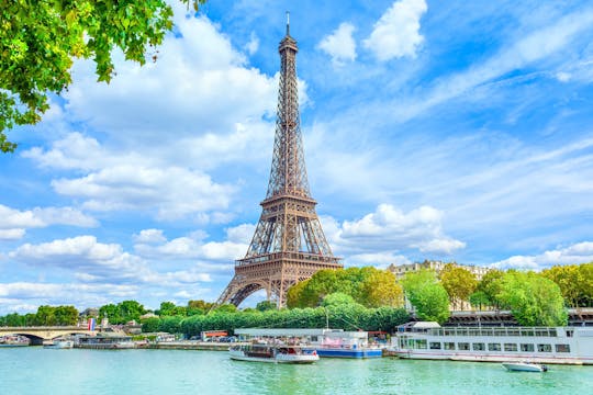 Einstündige Sightseeing-Kreuzfahrt mit Mittagessen im Le Bistro Parisien