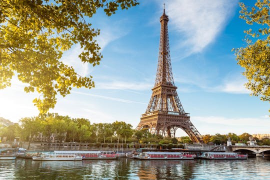 One-hour sightseeing cruise with dinner at Le Bistro Parisien