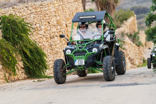Le isole Comino e Gozo di Malta in barca e buggy al tramonto