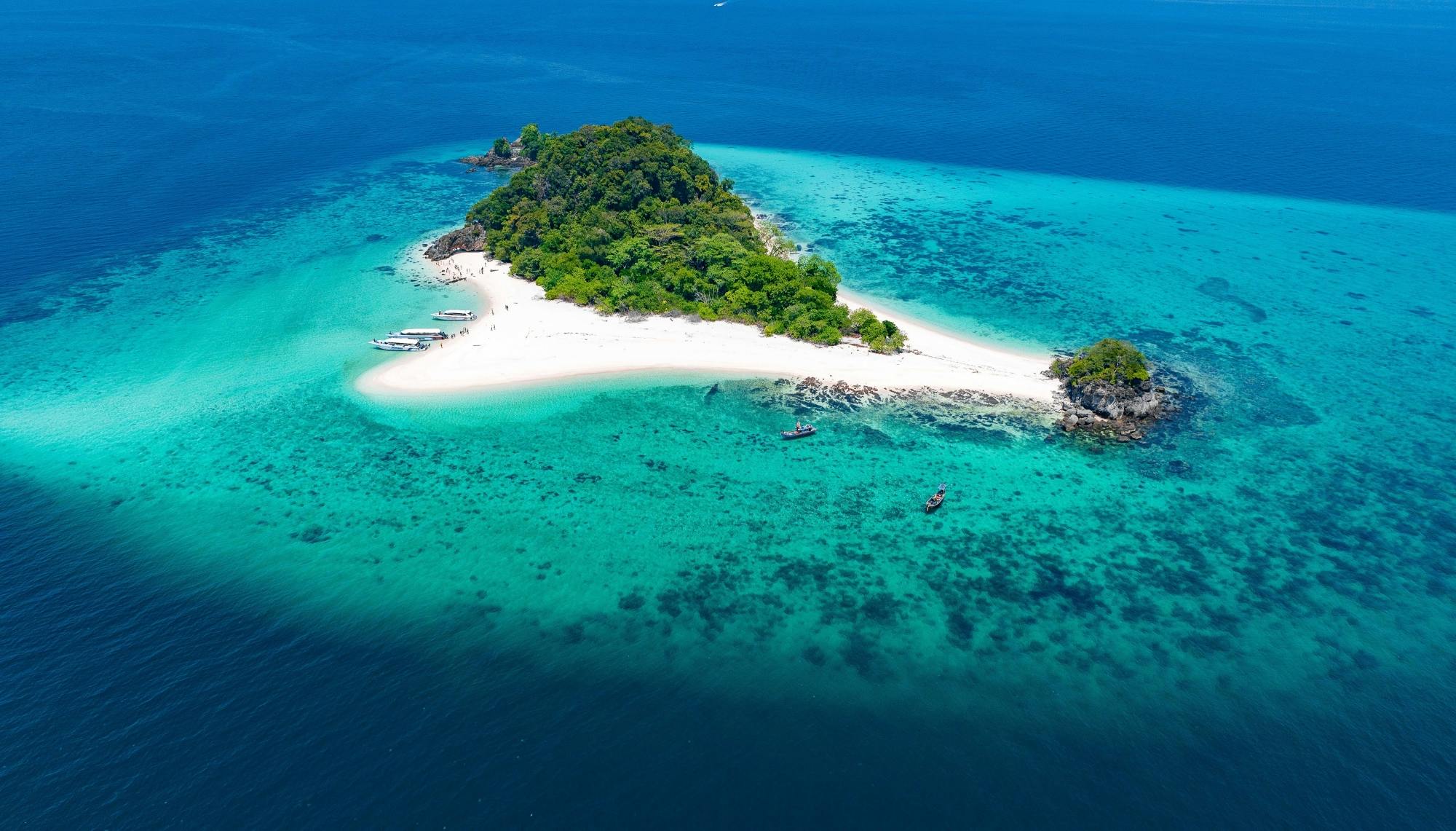 Power catamaran tour from Khao Lak to Phi Phi and Koh Khai