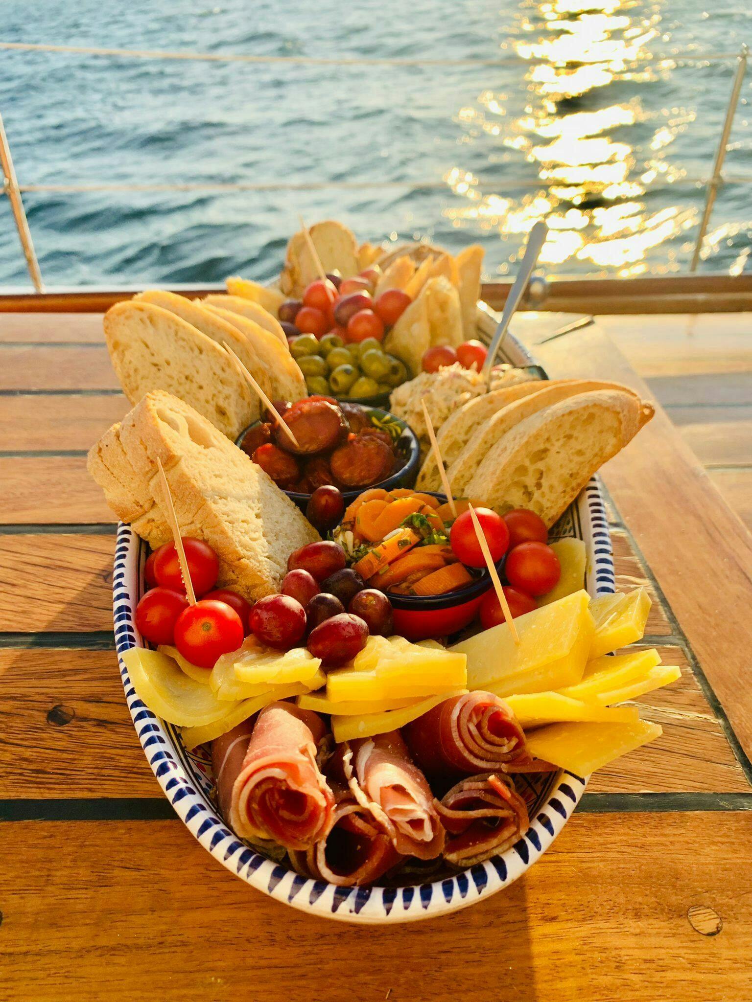 Sunset sailing in the Algarve with drinks and tapas ticket only