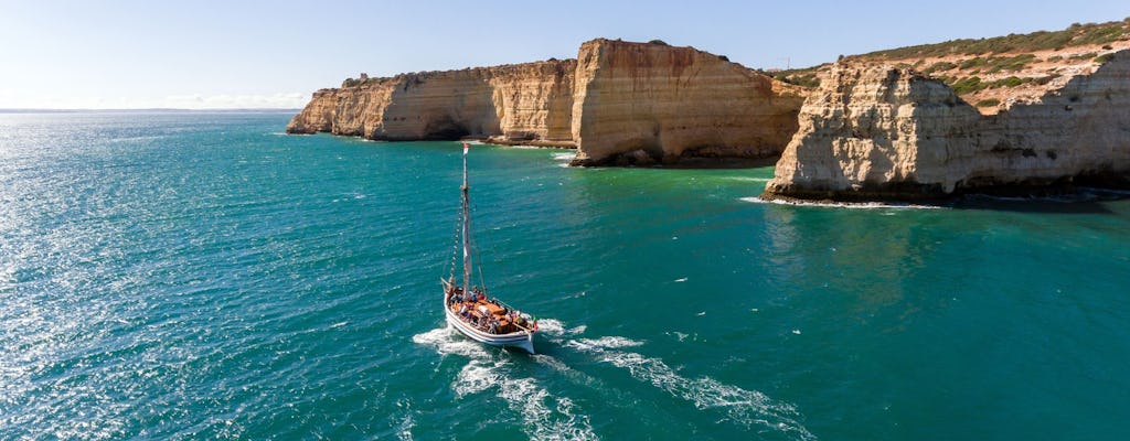 Segeln bei Sonnenuntergang entlang der Algarveküste mit Getränken und Tapas