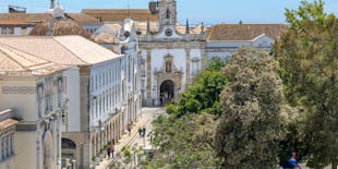 Lugares de interés: Degustación de Tiborna y visita al casco antiguo de Faro