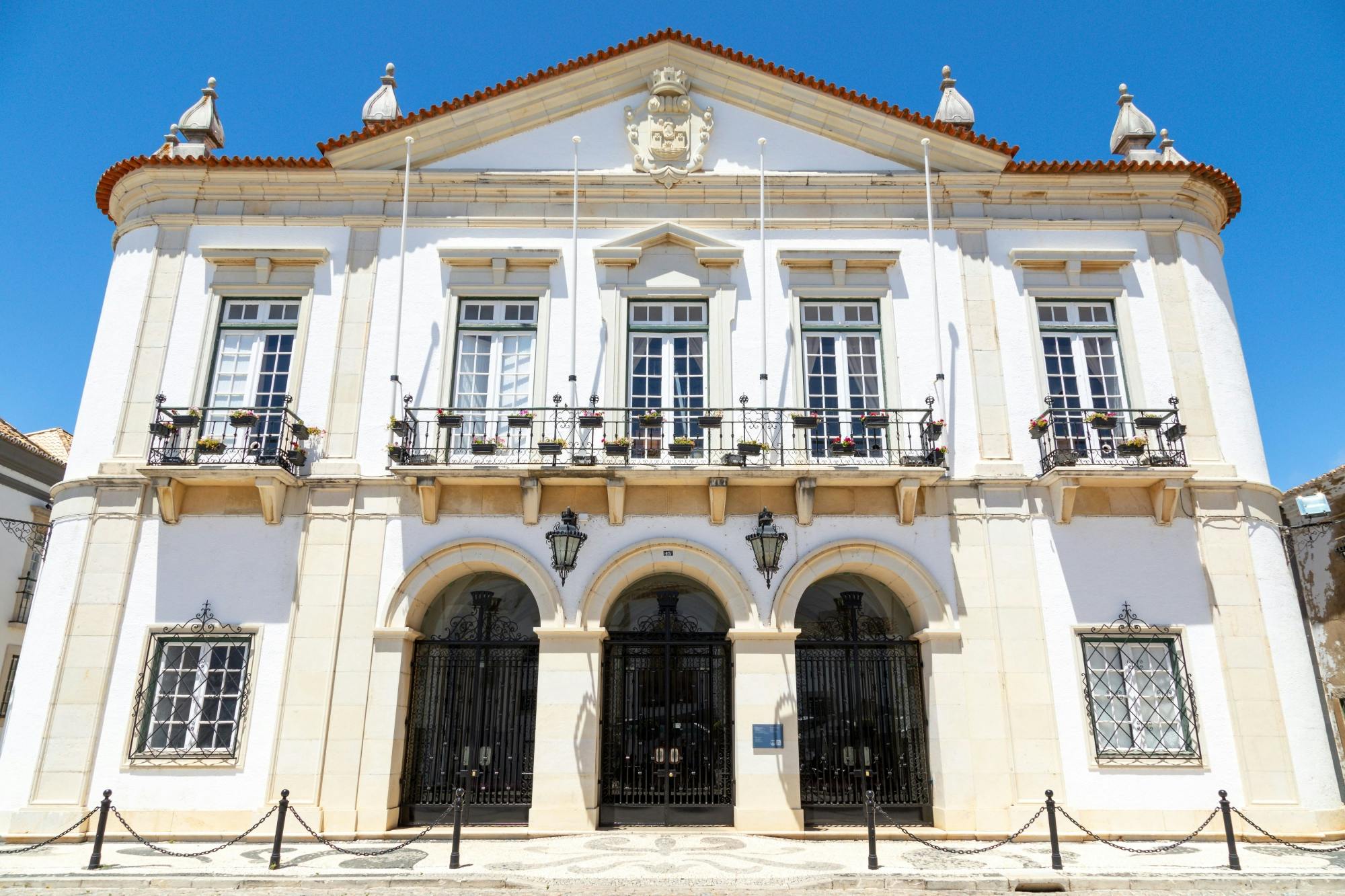 Sites & Bites: Tiborna tasting and Faro Old Town tour
