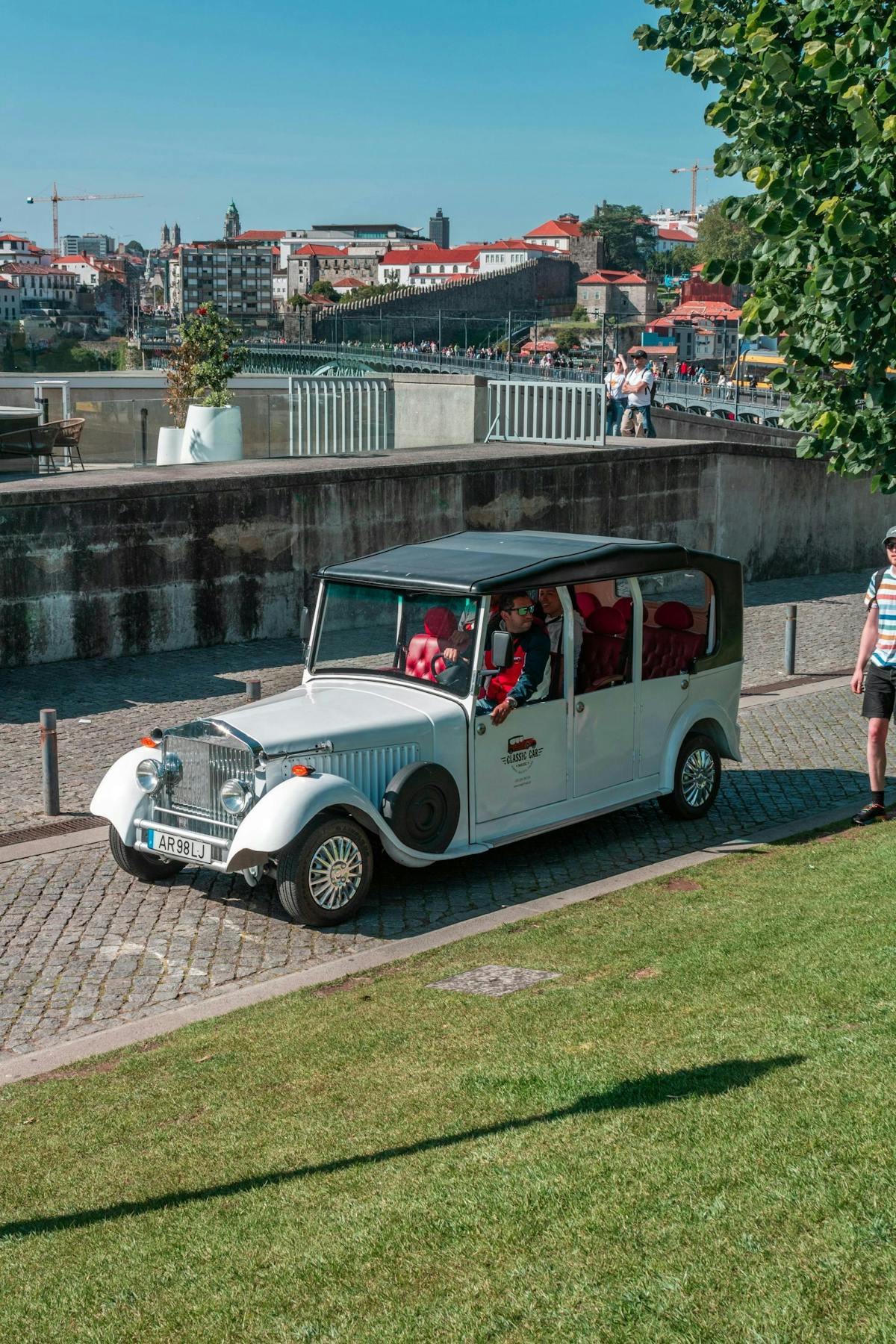 Electric vehicle tour and Douro River cruise in Porto