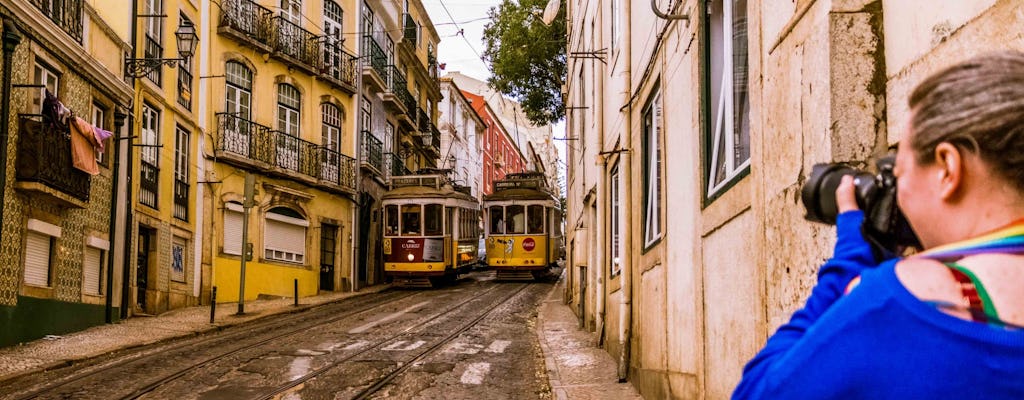 Alfama photo walk experience with a local photographer in Lisbon