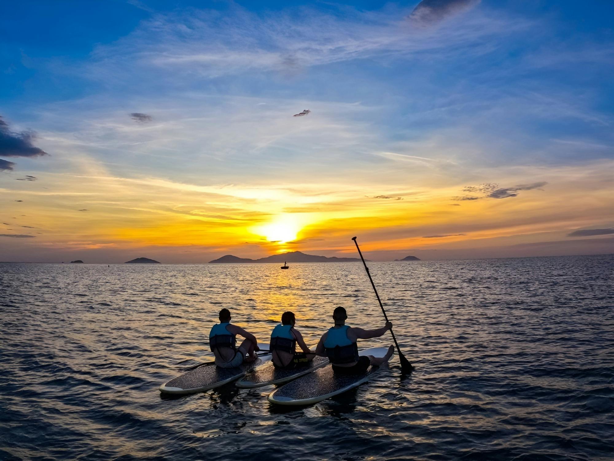 Stand-up-Paddle-Tour bei Sonnenuntergang in Hoi An mit Lehrer
