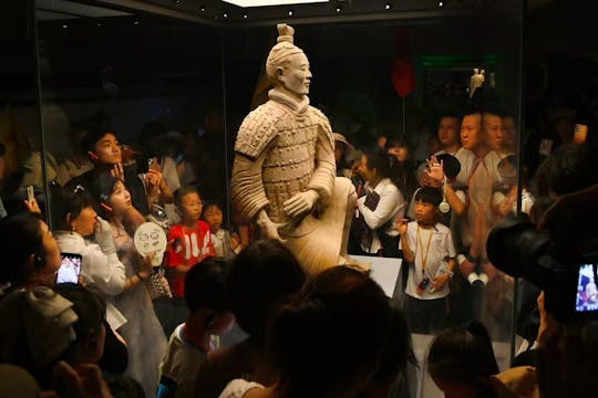 Terracotta Warriors and Chengdu-Xi'an City Wall bullet train trip