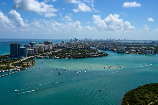 Vistas al mar y a la ciudad: tour en helicóptero de 1 hora desde Fort Lauderdale