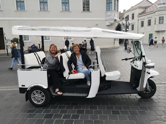 Budapest guided tour by electric tuk tuk