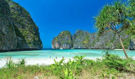 Excursion en catamaran à moteur élégant au départ de Phuket avec déjeuner