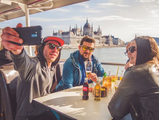 Budapest sightseeing tour with drink