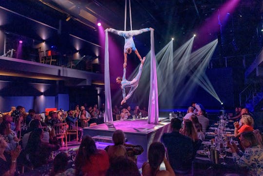 Kaartje voor spectaculaire cabaretvoorstelling in het Alar Theater in Hersonissos