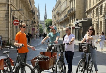 Fietstocht langs de hoogtepunten van Bordeaux met een lokale gids