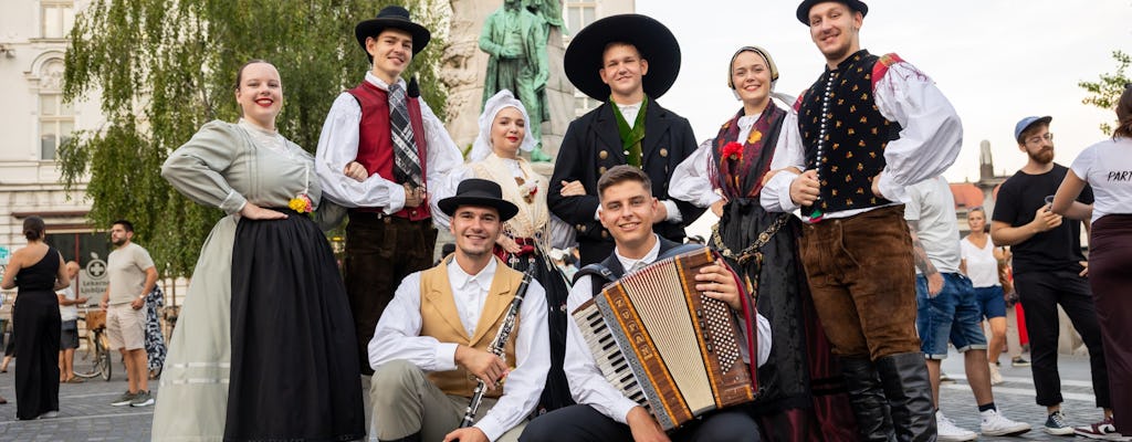 Cena y espectáculo tradicional esloveno de 2 horas
