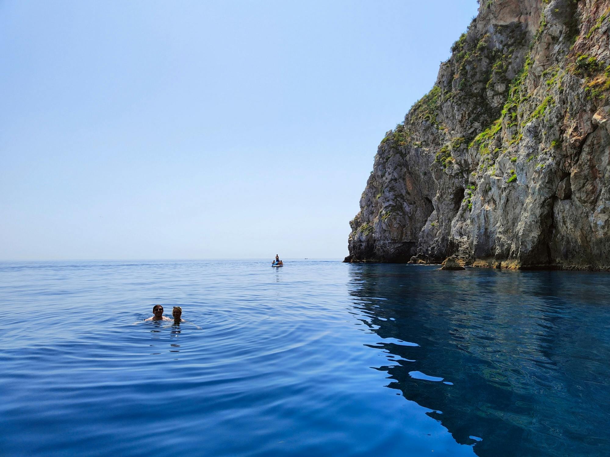 Taormina Bay cruise with wine and liqueur-tasting in Sicily