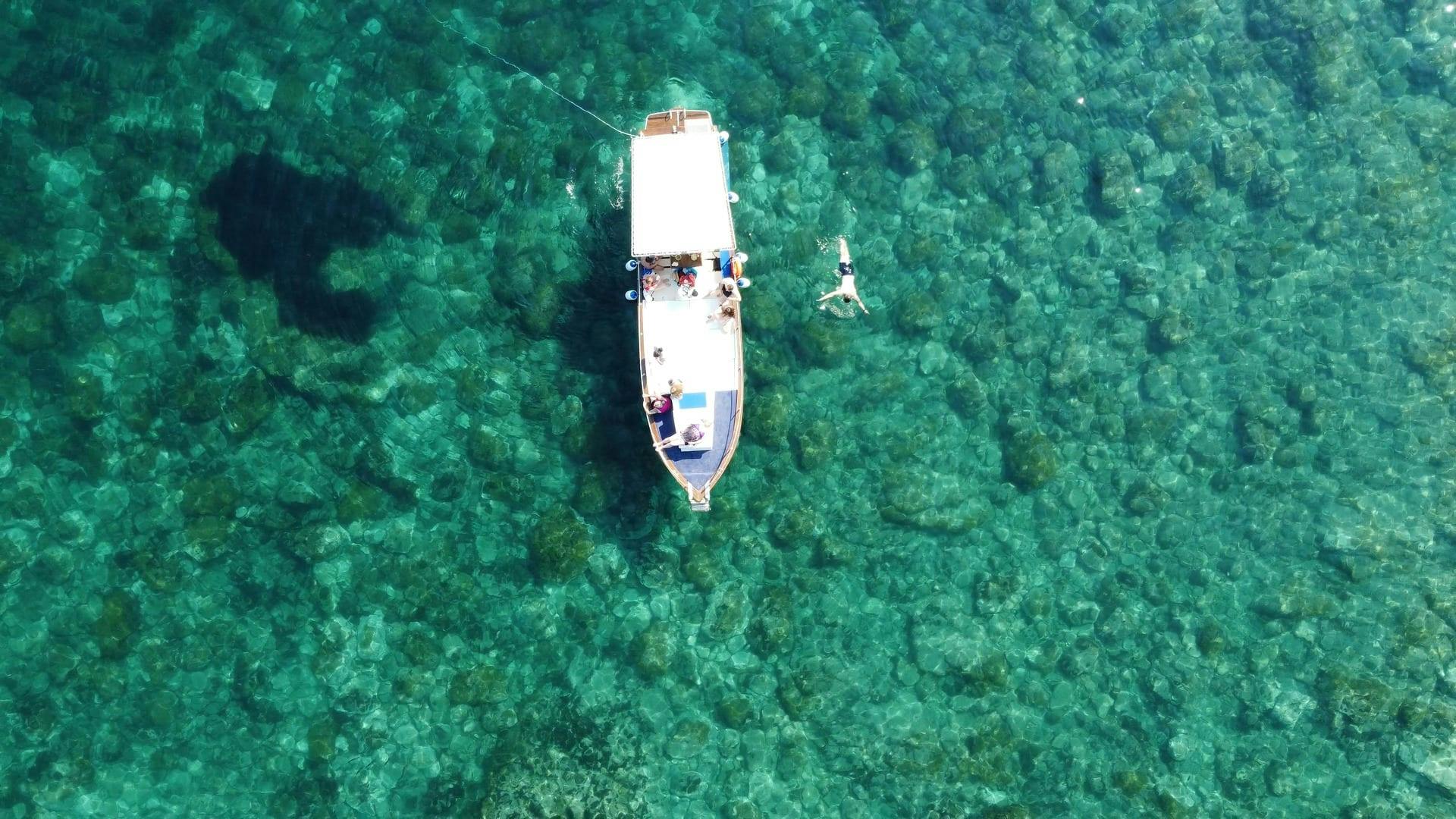 Taormina Bay cruise with wine and liqueur-tasting in Sicily