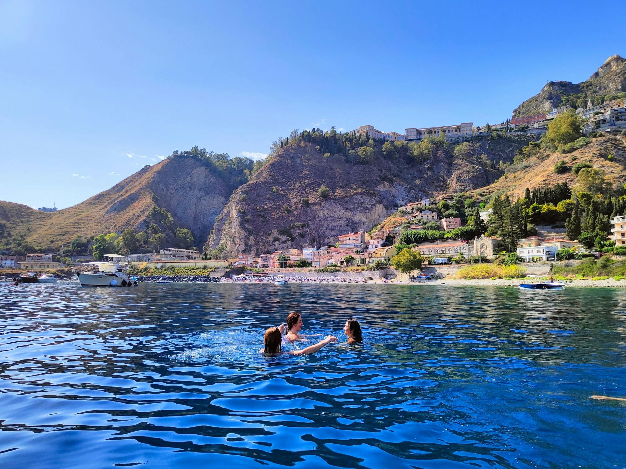 Taormina Bay cruise with wine and liqueur-tasting in Sicily