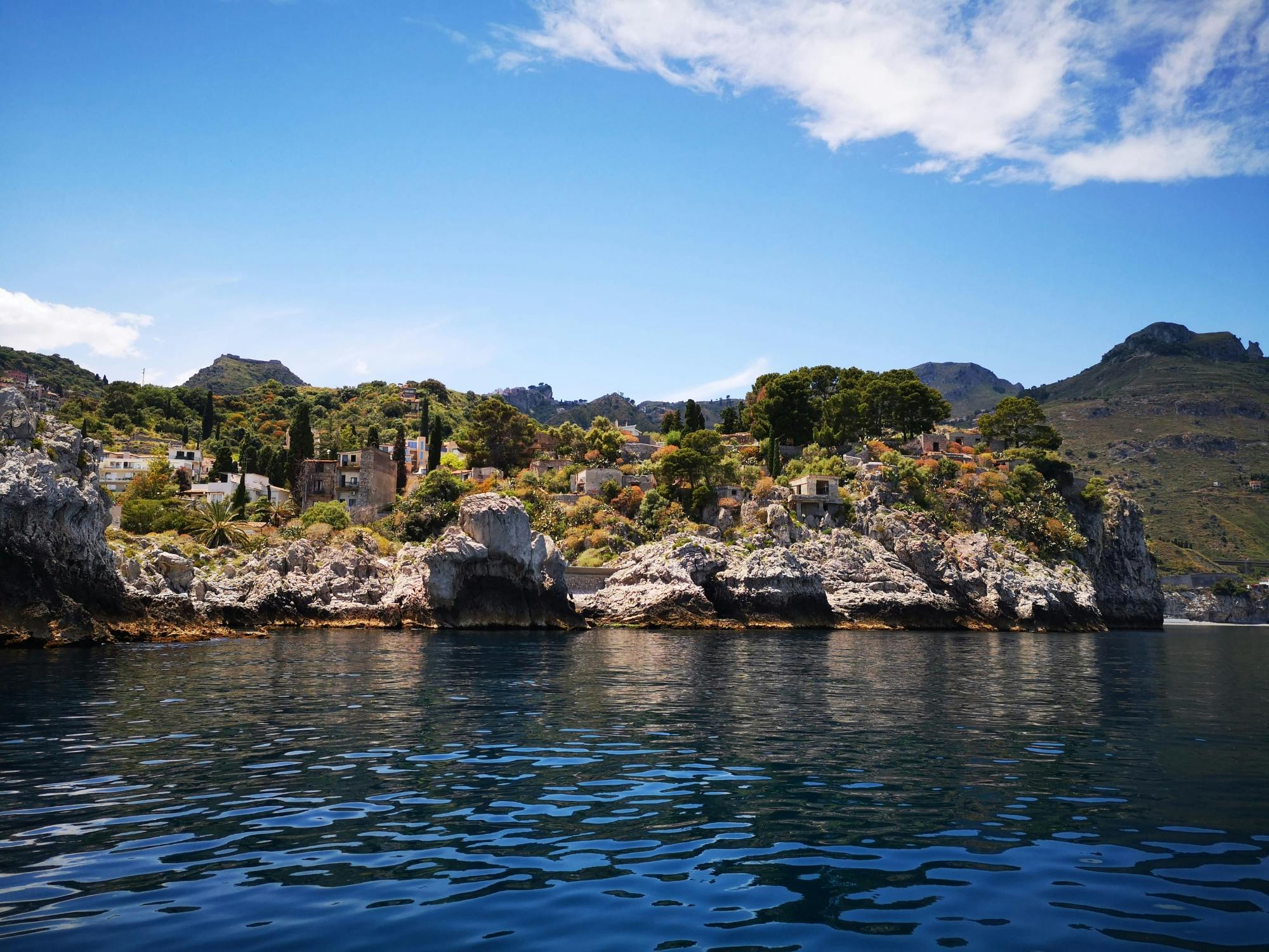 Taormina Bay cruise with wine and liqueur-tasting in Sicily