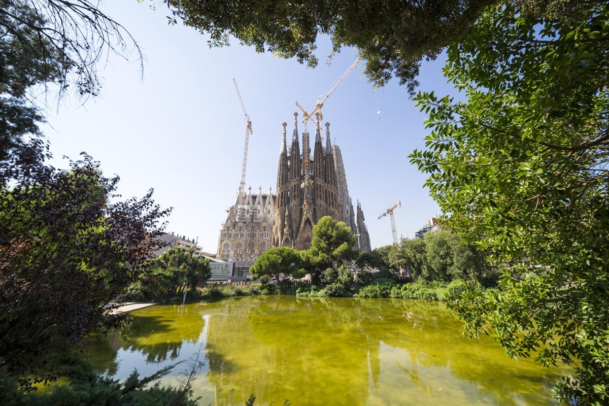Snelle rondleiding door de Sagrada Familia en Park Güell met transfer