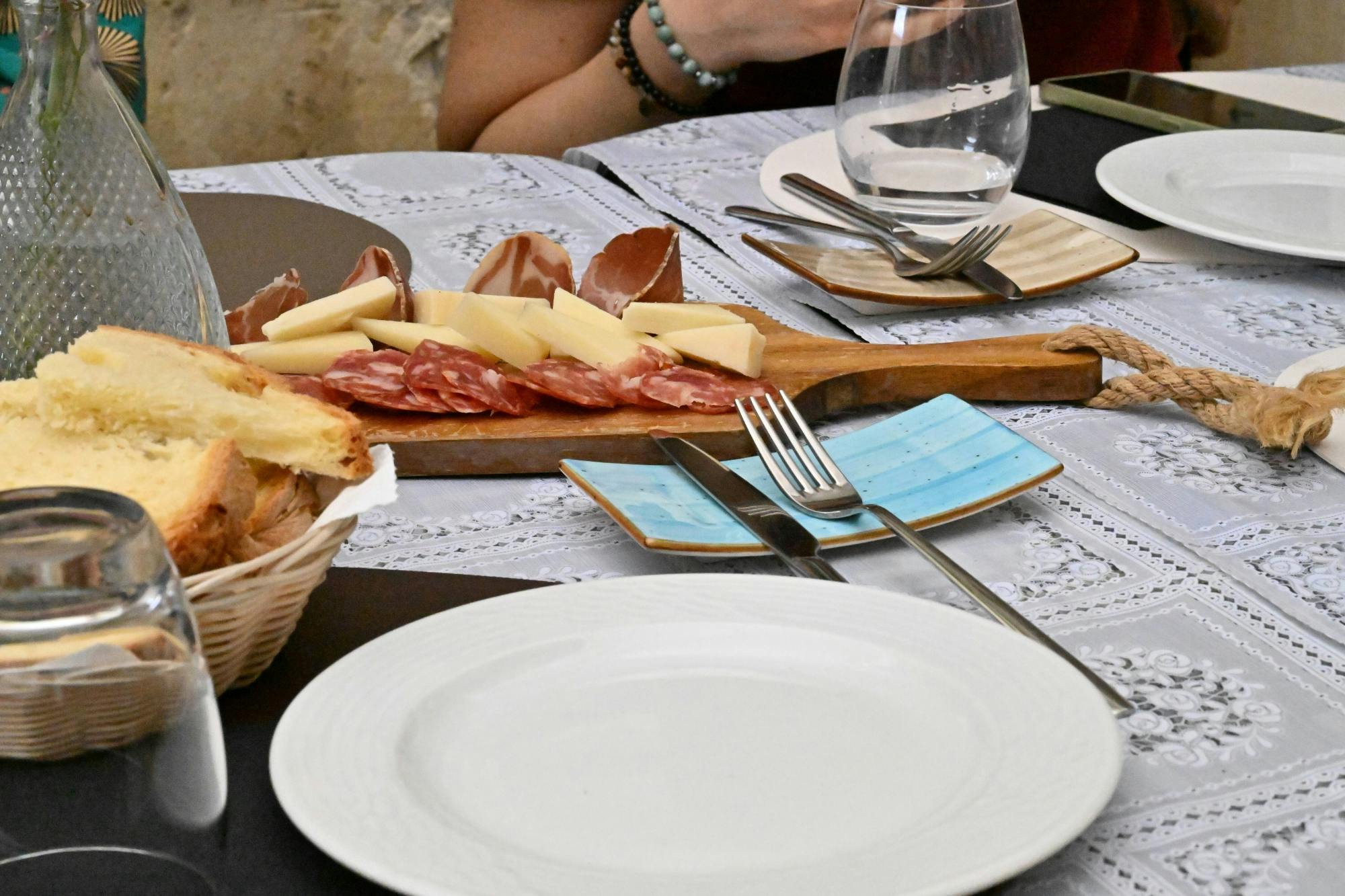 Matera tour with cave homes and local food tasting