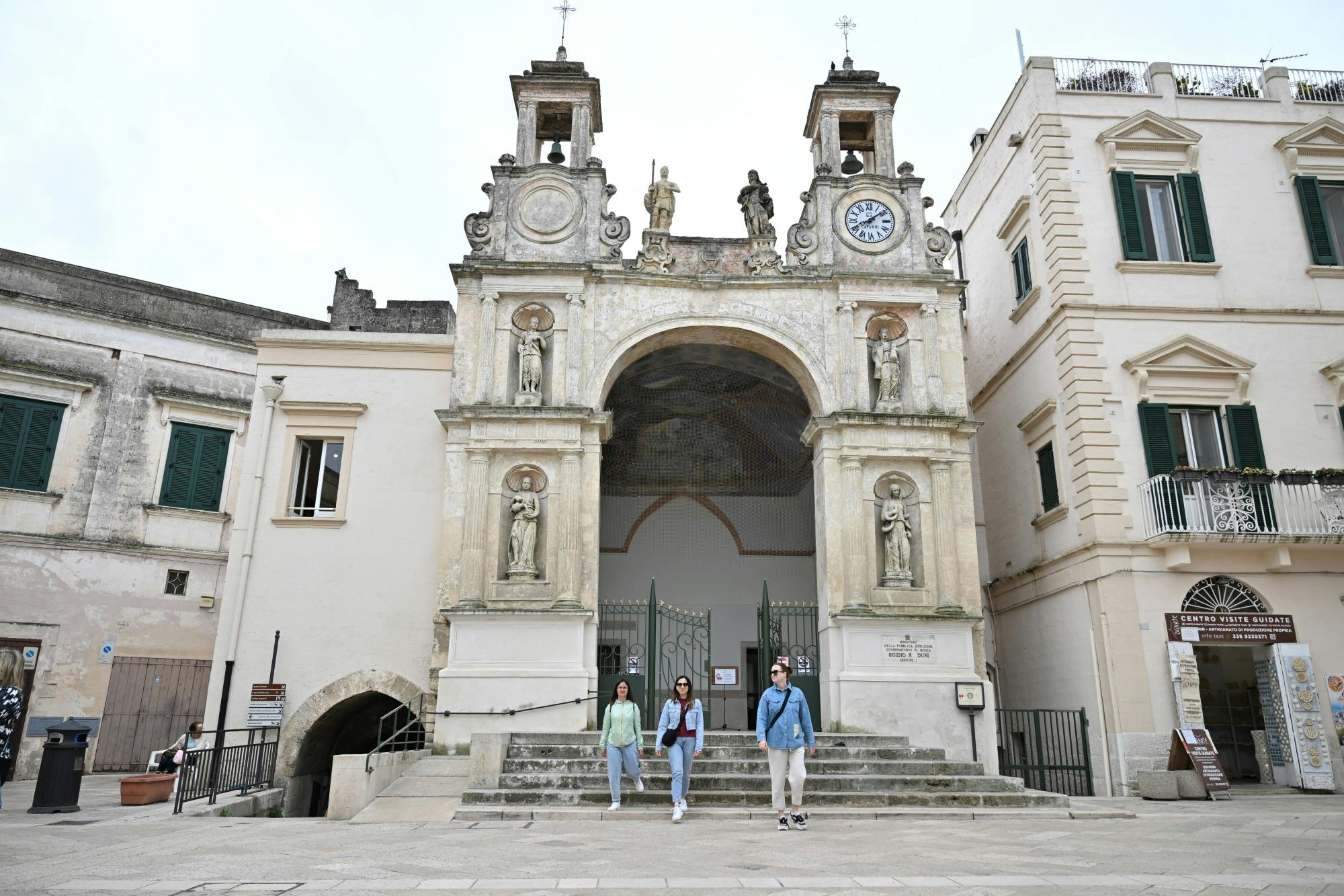 Matera tour with cave homes and local food tasting