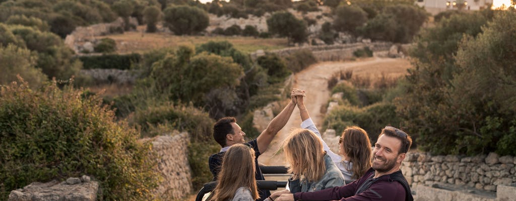 Puesta de sol en Menorca con aperitivos locales