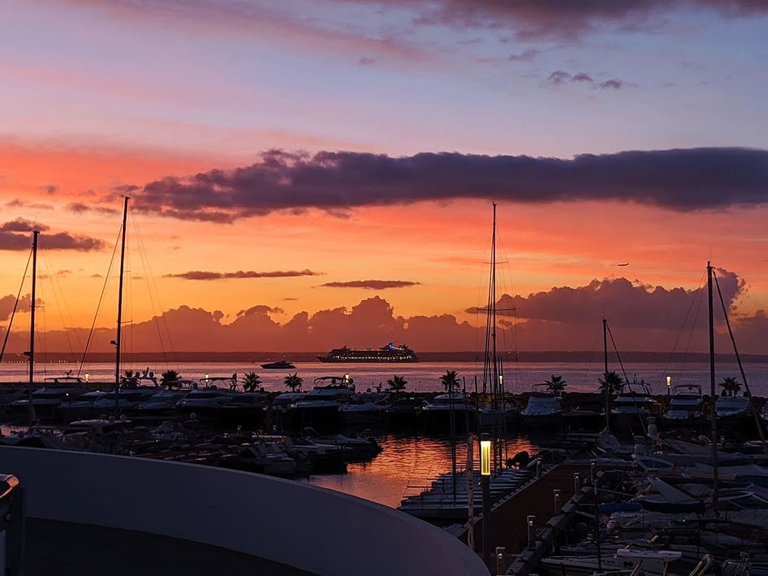 Cruzeiro ao pôr do sol em Maiorca com Barcos Coral