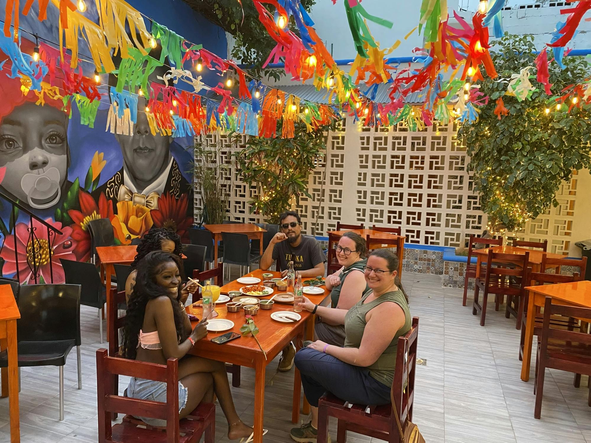 Passeio guiado de tacos em Cancún com degustação de tequila e sobremesa