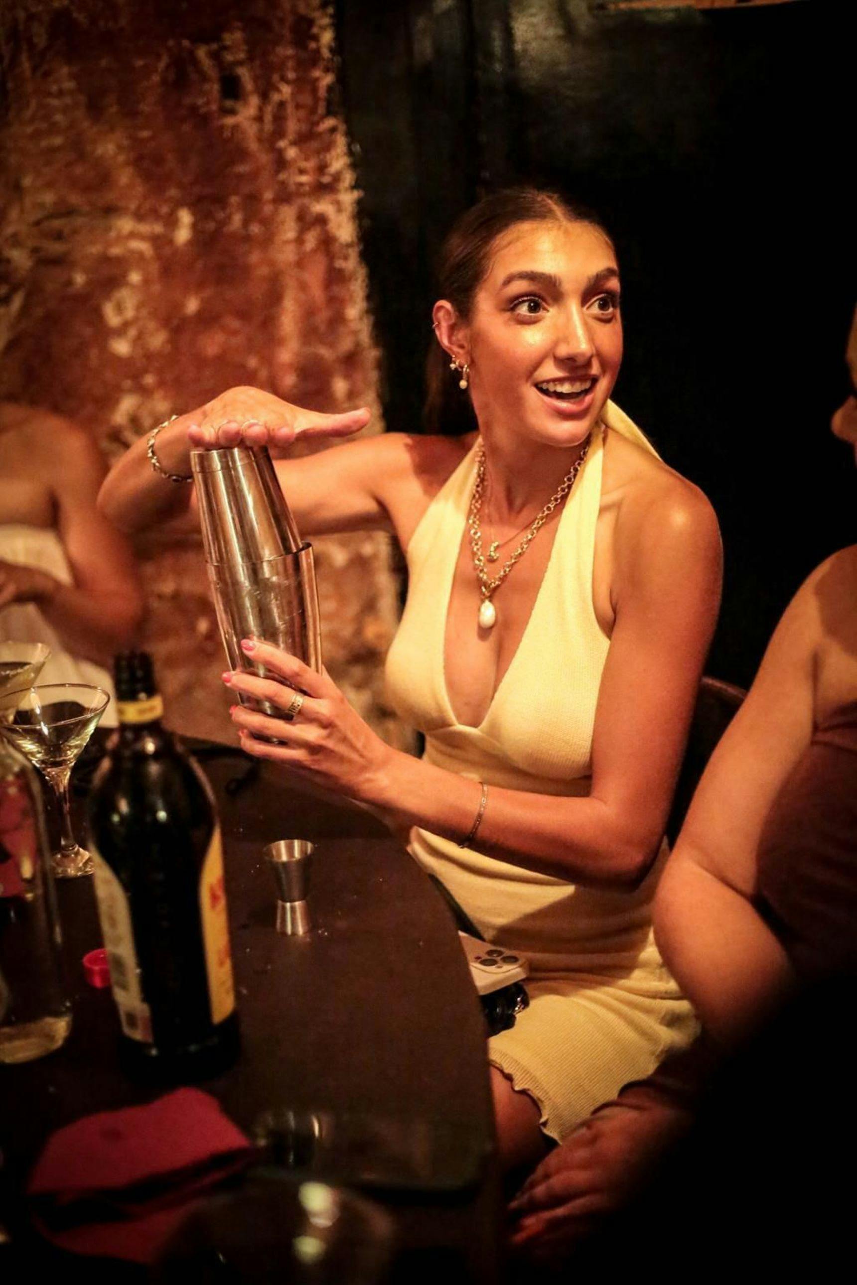 Cocktails masterclass with tapas in Barcelona