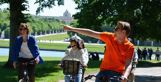 Versailles guided bike tour on a premium bike