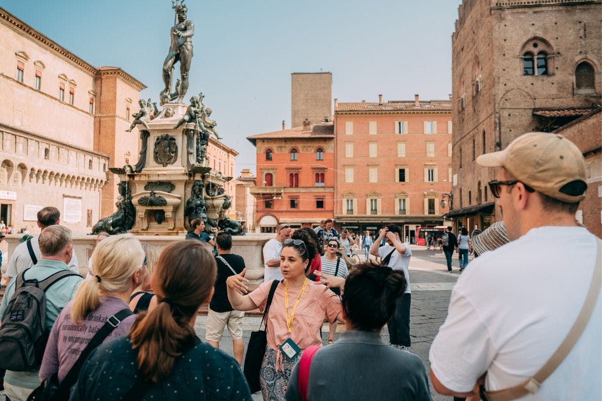 Rondleiding langs de iconische bezienswaardigheden en pleinen van Bologna met de toren