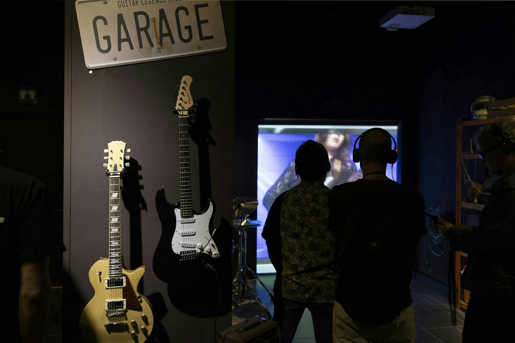 Billets pour le Rock Museum de Barcelone avec une mini-guitare de collection