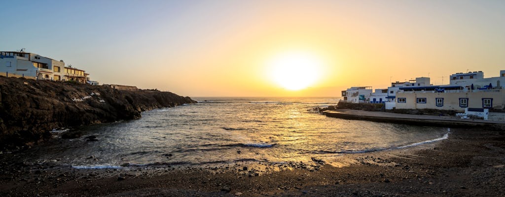 Private sunset safari tour to El Cotillo with Bayuyo Volcano