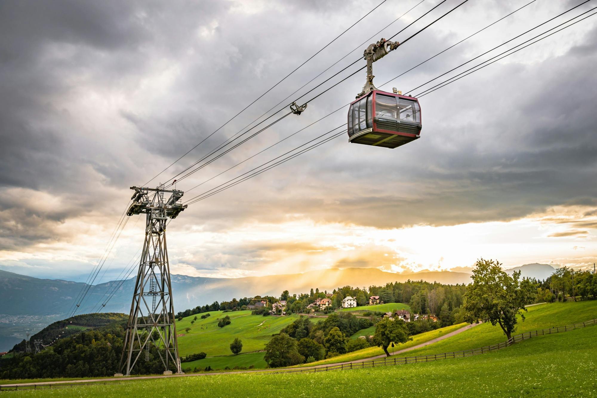 Bolzano and Renon tour with panoramic train ride