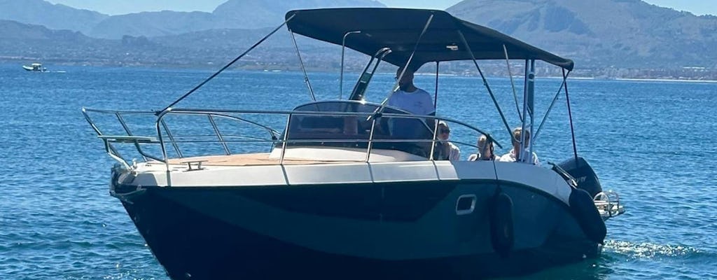 Excursión privada en barco de día completo por Palermo con almuerzo a bordo