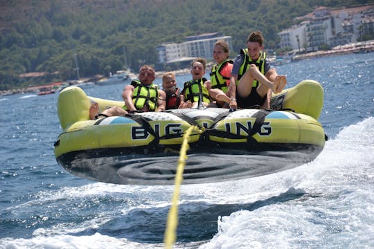 Sporty wodne na plaży w Marmaris