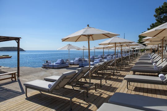 Mallorca beach bus experience with beach club entry